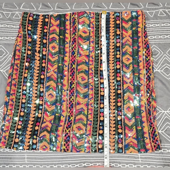 Francesca's Pullon Sequin Mini Skirt Size Large - Picture 3 of 5